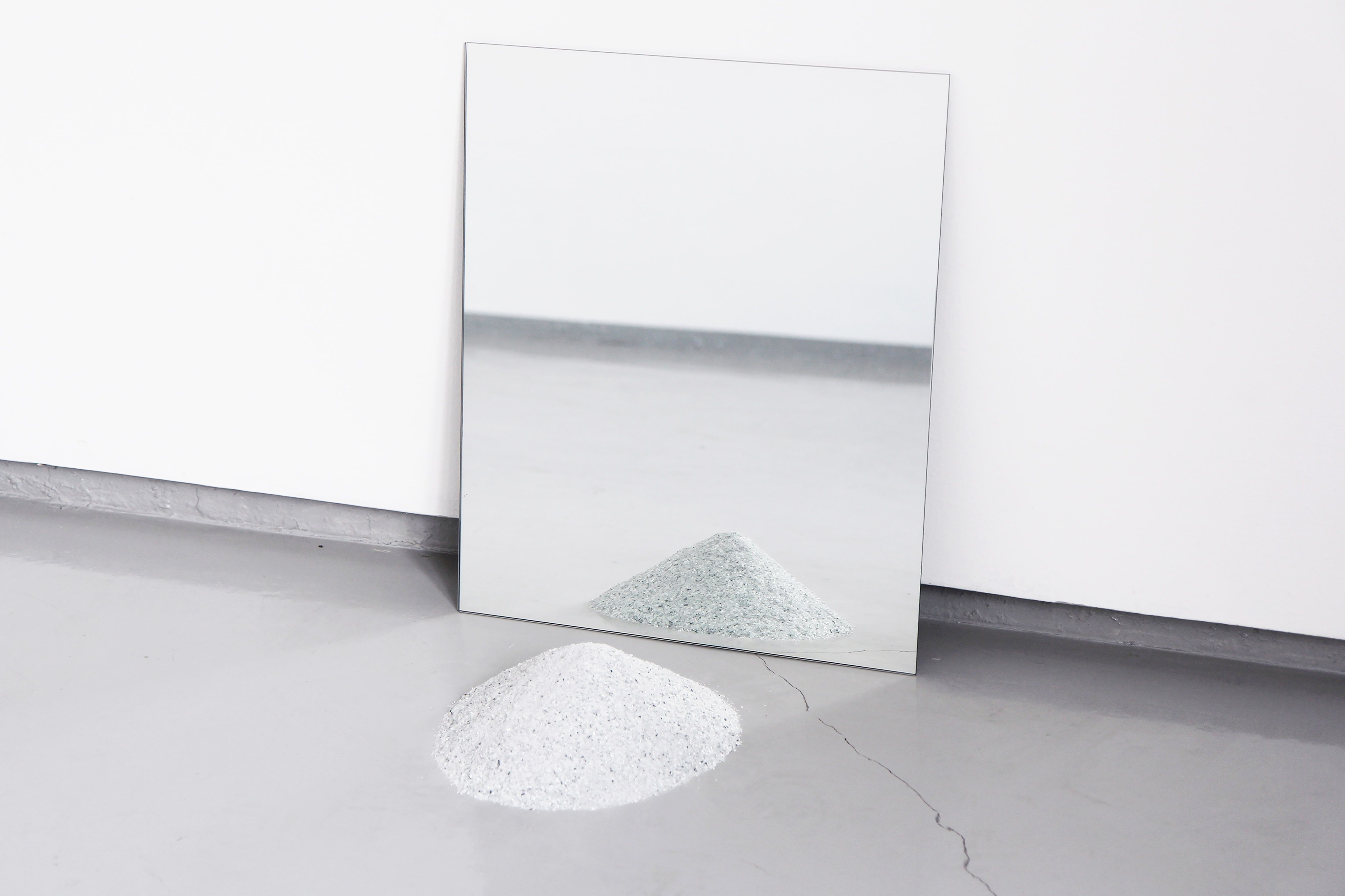 시계 밖의 시간(48Hours)_60x50cm_두 장의 거울_2015(Photo by 정기훈).jpg