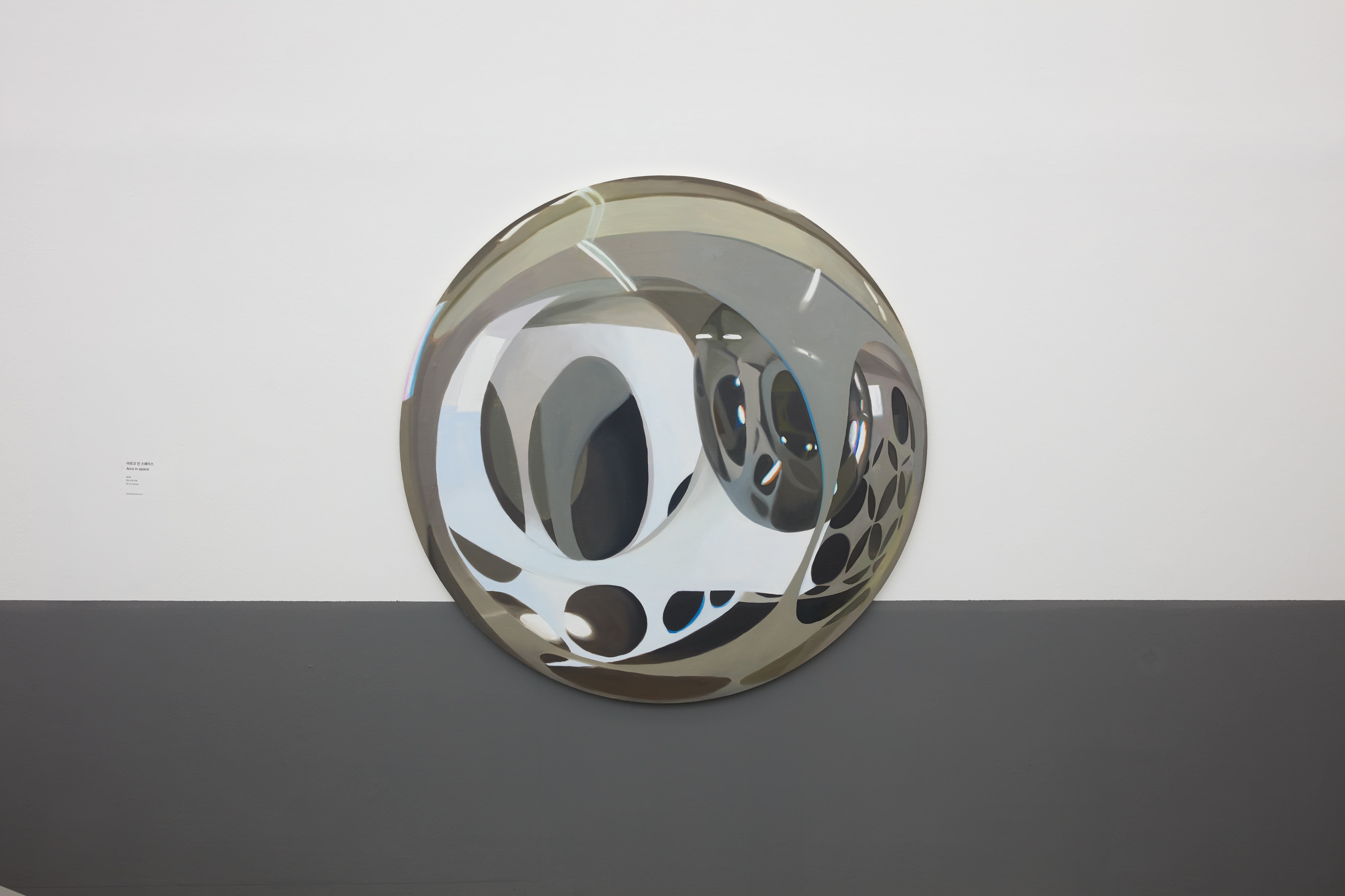 Arcs in space_⌀154cm_캔버스에 유채_2018.jpg