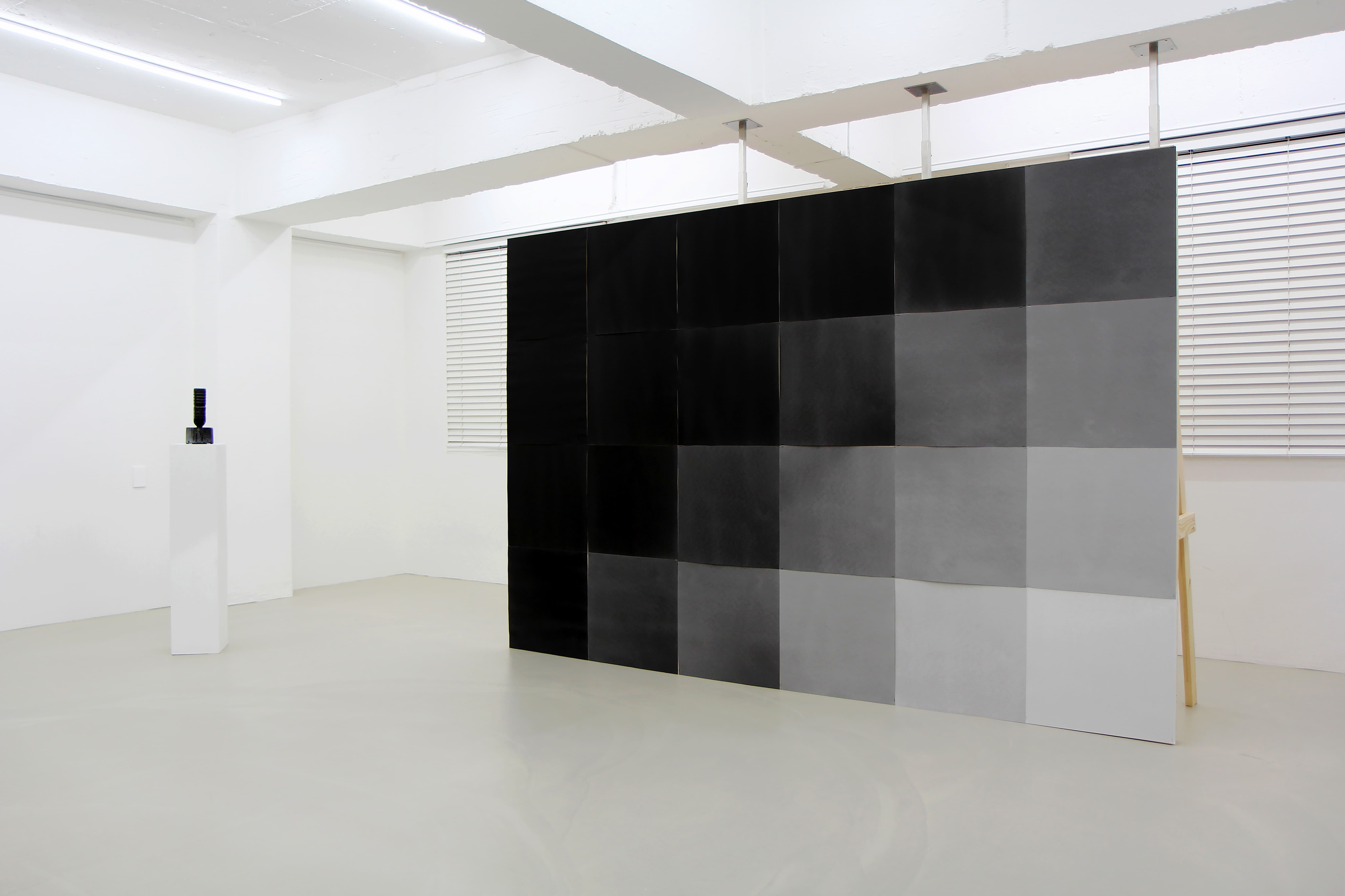 적정습도(Day and Night)_200x300cm(각 50x50cm)_가습기, 종이에 먹_2020(Photo by 정기훈).jpg