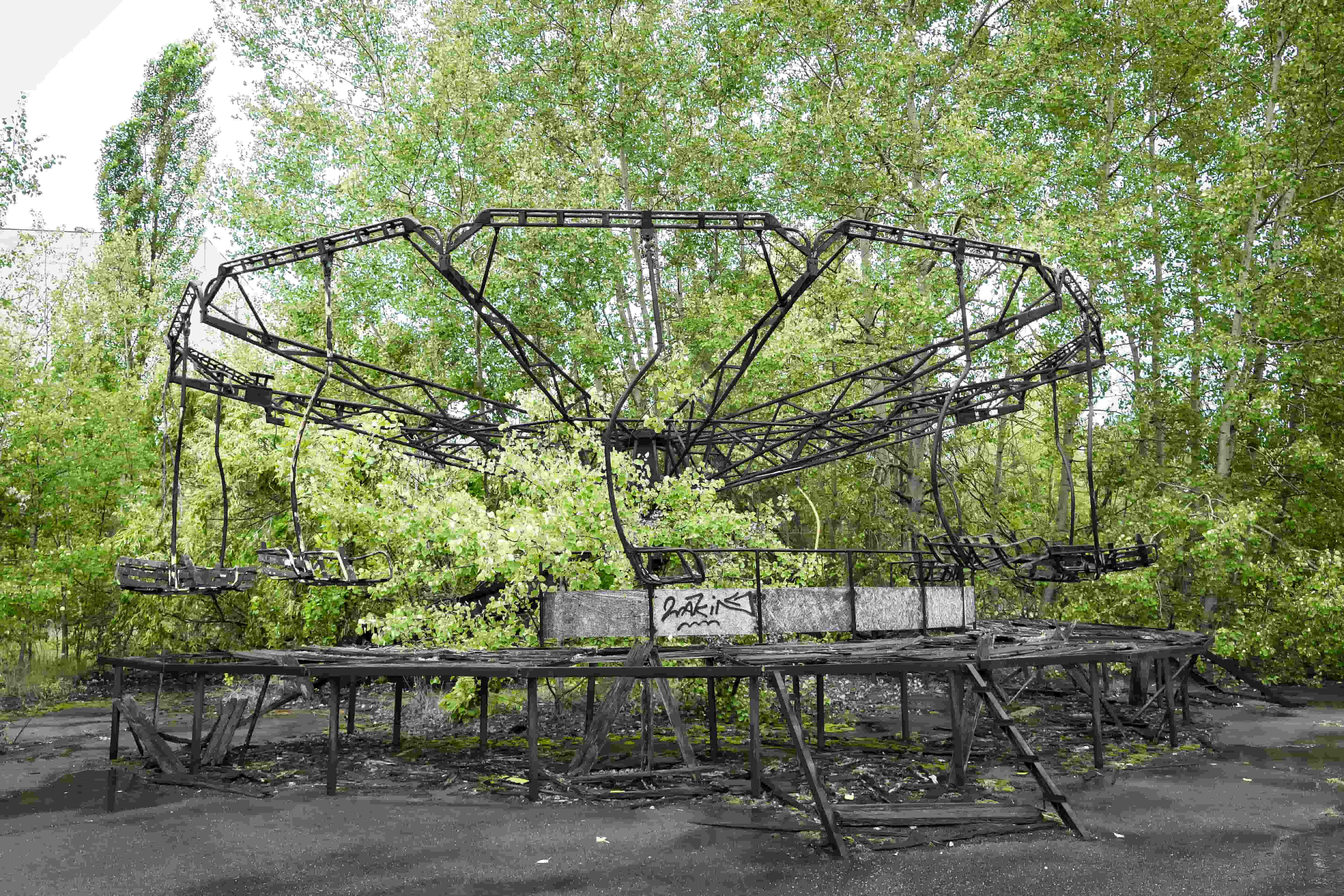 Go round_100x150cm_Pigment print_2022.jpg